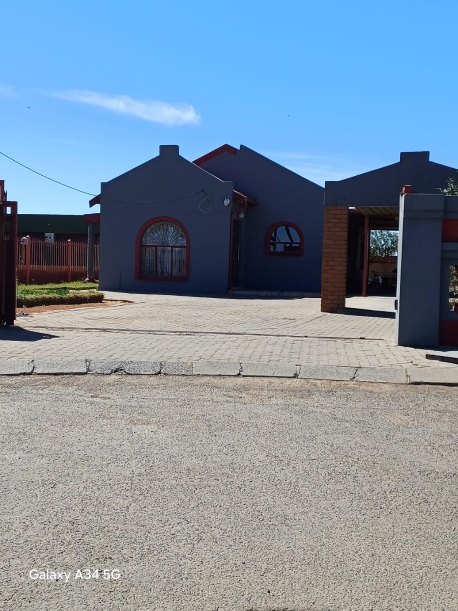 3 Bedroom Property for Sale in Bloemside Free State